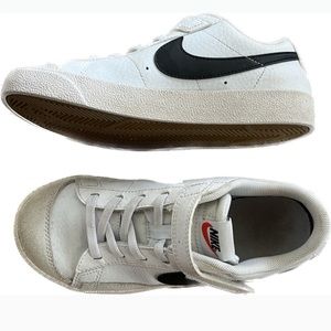 2.5Y Boys Nike shoes